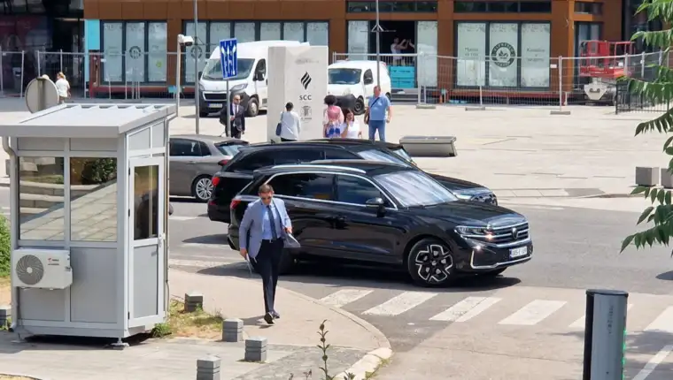 dzuvo automobil