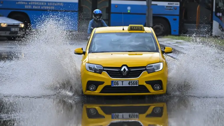 Jaka kiša i nevrijeme pogodili Ankaru, dijelovi grada poplavljeni