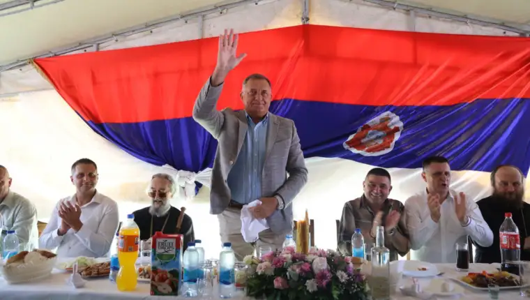 milorad dodik sijelo pod satorom