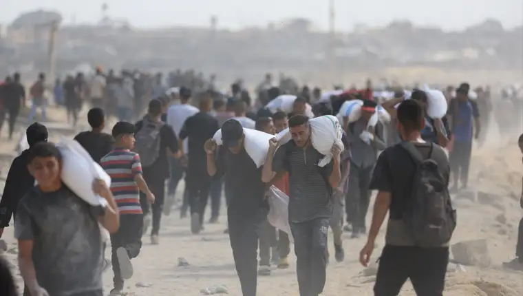 AA-20250720-38609809-38609781-PALESTINCI_PRIMAJU_POMOC_U_SJEVERNOJ_GAZI