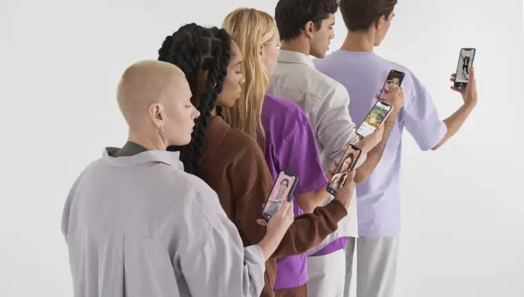 people-connected-social-media