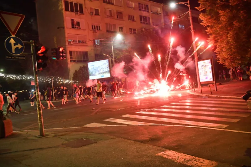 Protest "Večeras pucate po šavovima"
