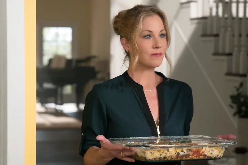 dead-to-me-christina-applegate
