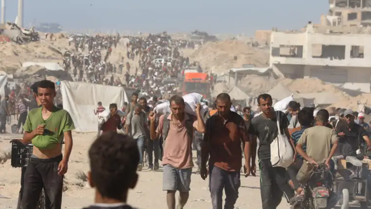 Palestinci se okupljaju na graničnom prelazu Zikim tražeći pomoć dok se glad pogoršava pod izraelskom blokadom