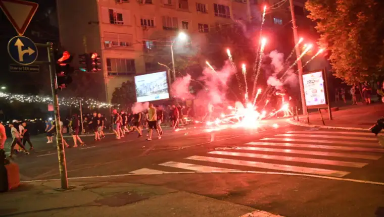 Protest "Večeras pucate po šavovima"