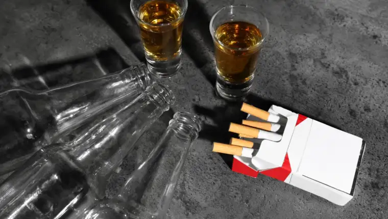 alkohol cigarete freepik