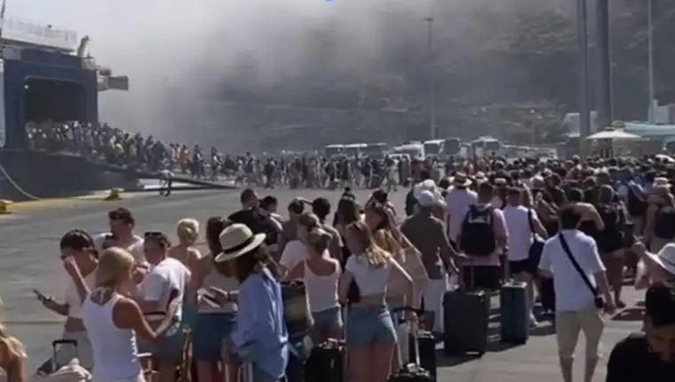 santorini turisti