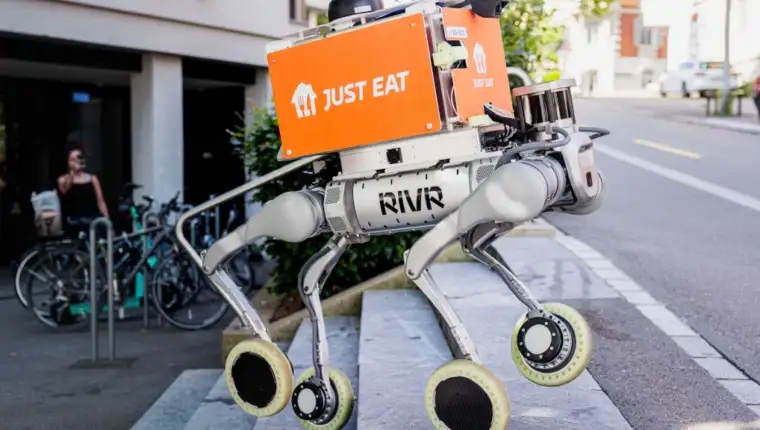 robot dostava hrane