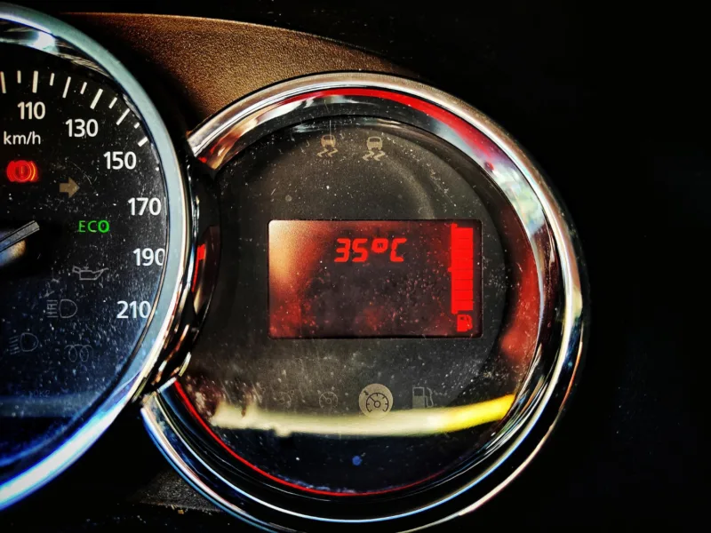 auto temperatura freepik