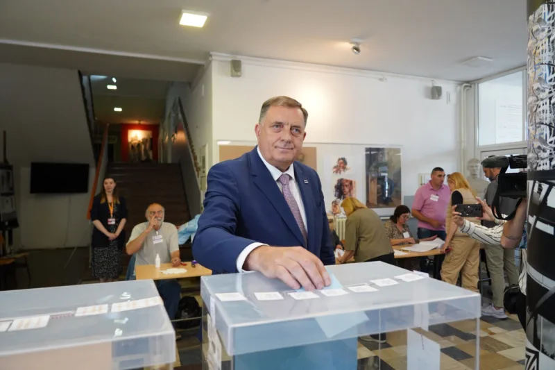 Beograd: Milorad Dodik glasovao je na biračkom mjestu u Školi za dizajn