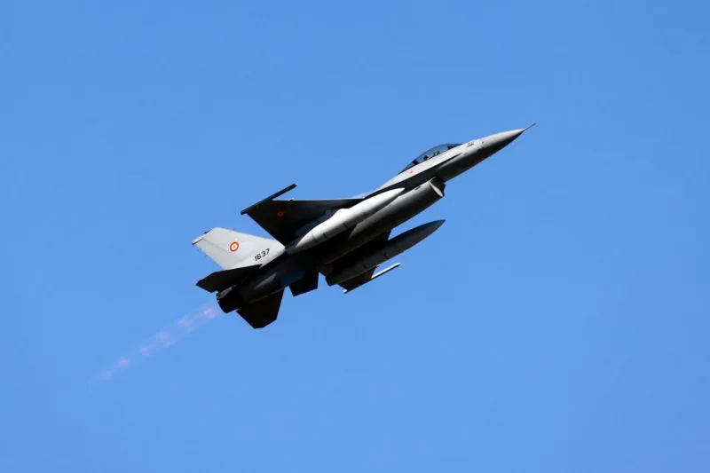 f16