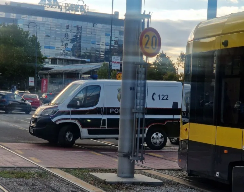 policija-tramvaj3