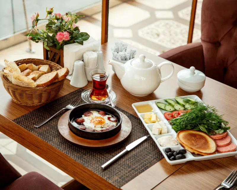 hotelski dorucak freepik