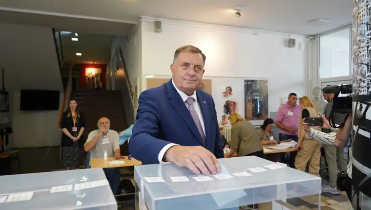Beograd: Milorad Dodik glasovao je na biračkom mjestu u Školi za dizajn