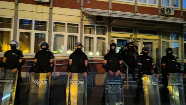 policija