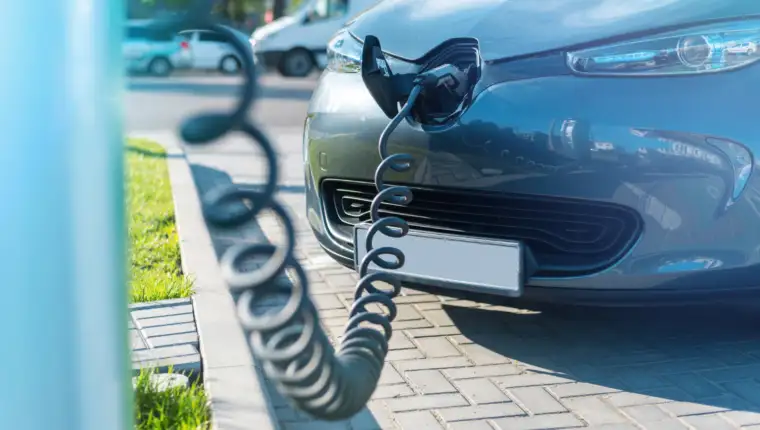 elektricni automobil freepik