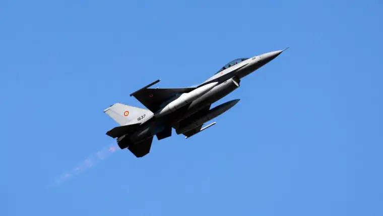 f16
