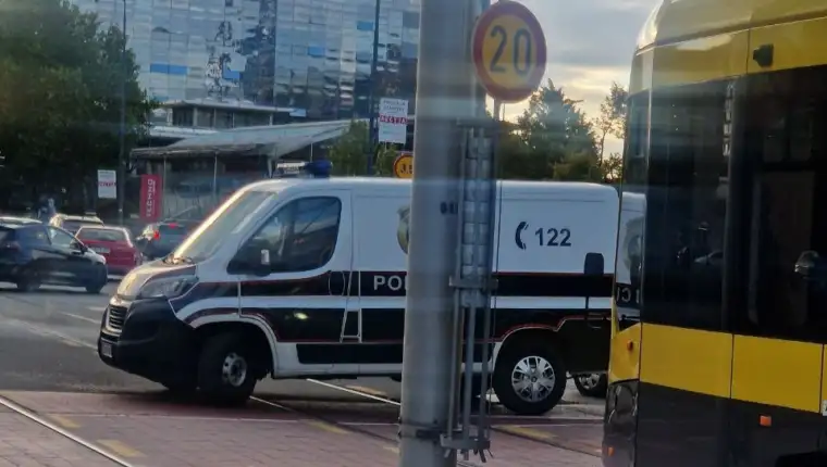 policija-tramvaj3