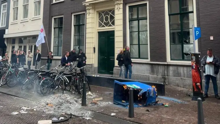 D66