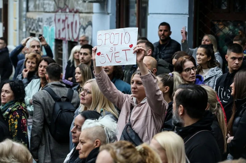 Hiljade građana Sarajeva, Podgorice, Zagreba, Beograda i drugih gradova oprostilo se od Halida Bešlića - BEOGRAD