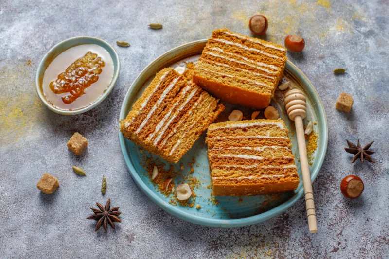 medena torta freepik