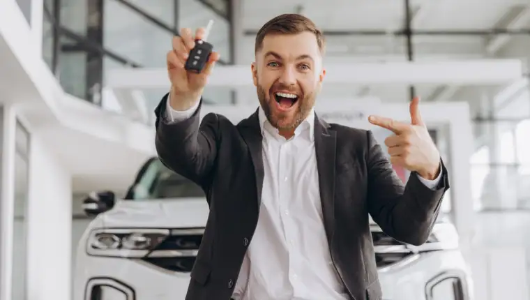 novi automobil freepik