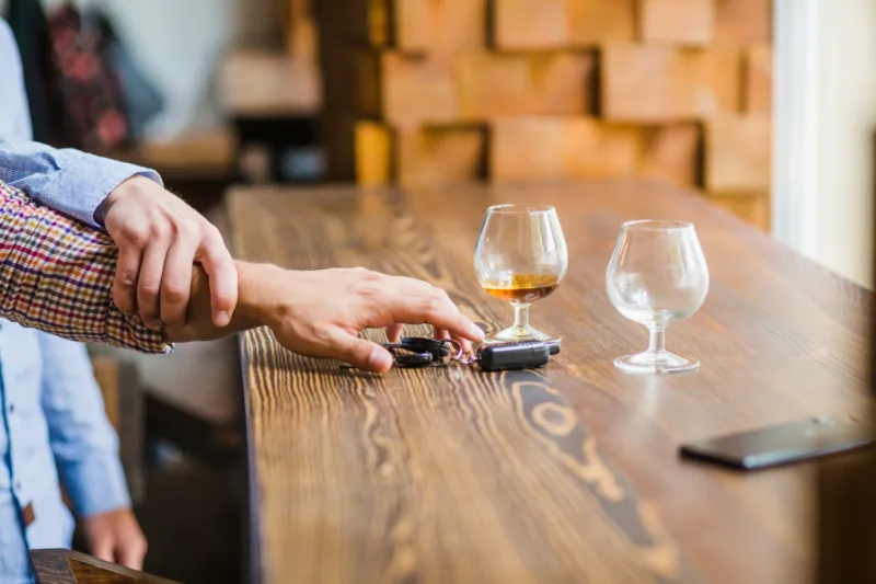 alkohol voznja freepik