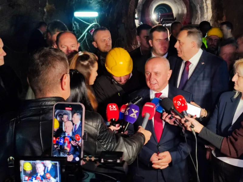 Res 1762455721 probijen tunel rezim slavi a narod ceka struju