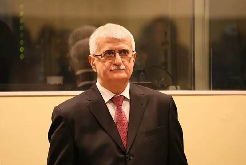Bruno stoji