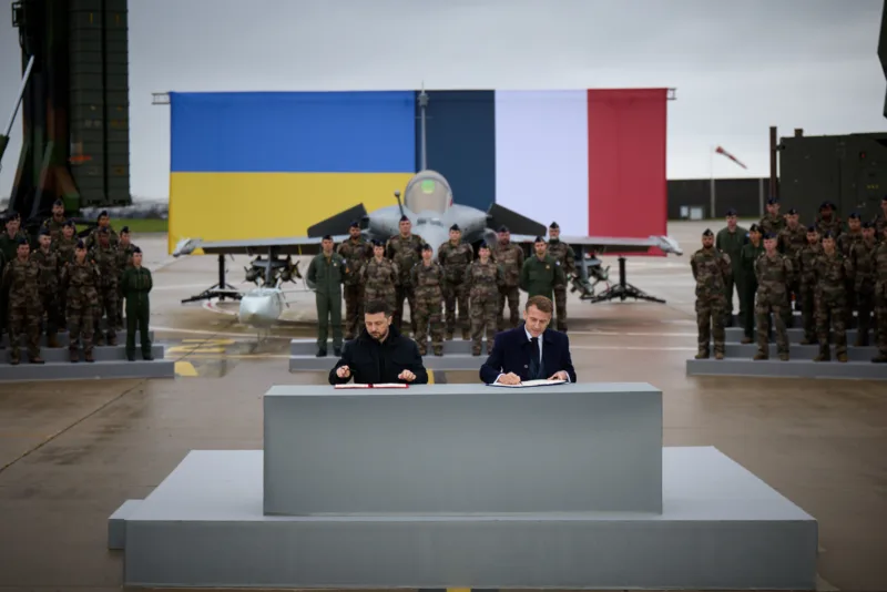 Zelenski macron potpis