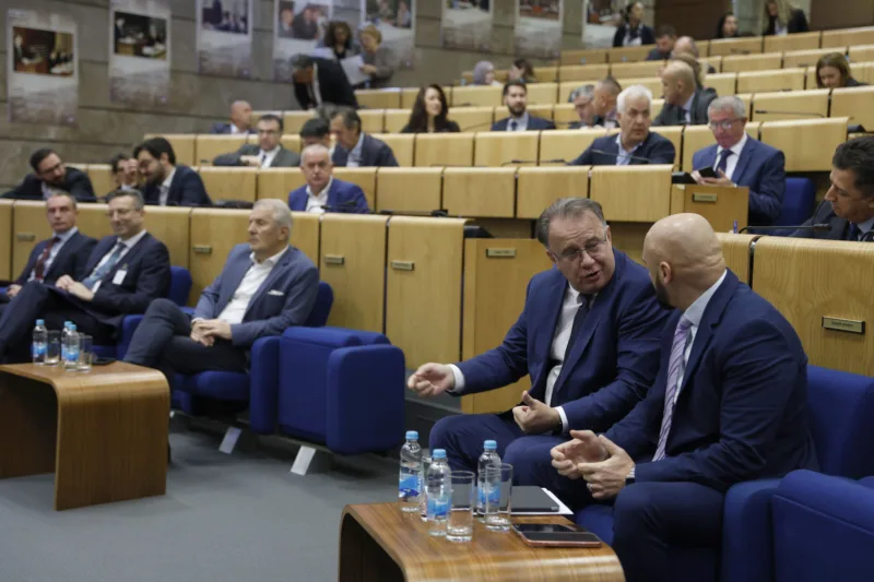 Nermin niksic ramo isak predstavnicki dom