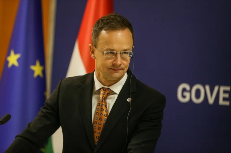 Szijarto444