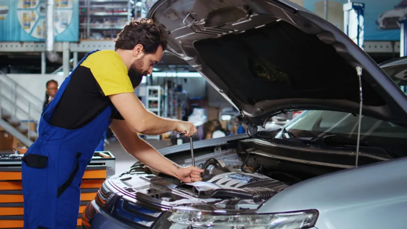 servis auta freepik