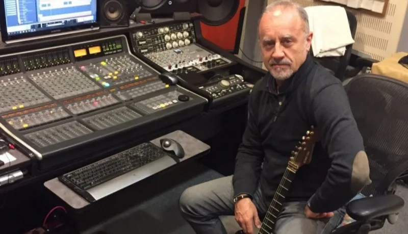 Regardless of whether he plays live or working in the studio Niksa Bratos always uses line6 eu