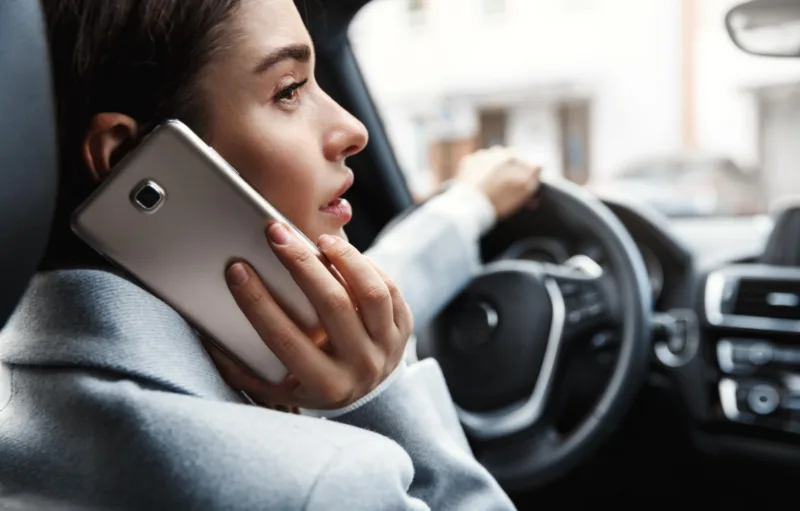 Voznja mobitel freepik