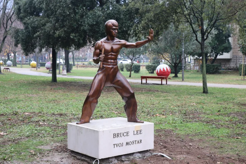 251217 bruce lee mostar 77275