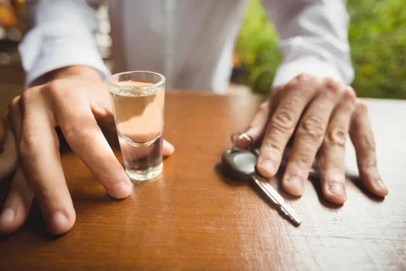 alkohol voznja freepik