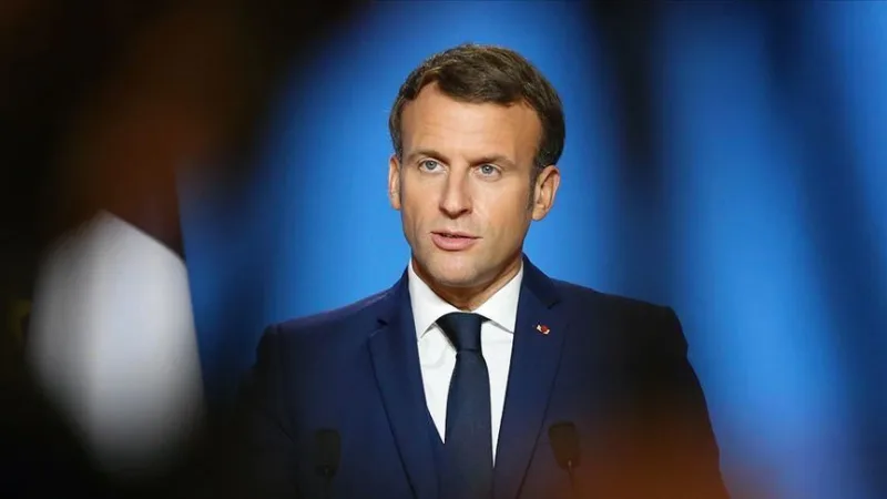 Macron1