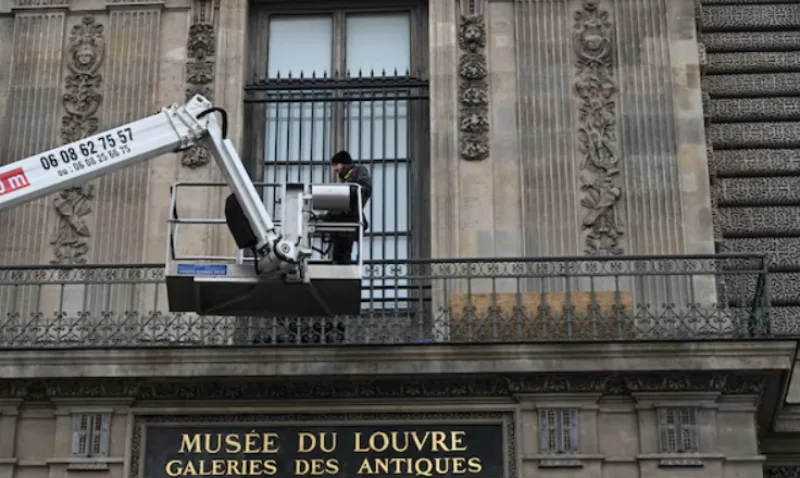 Louvre24