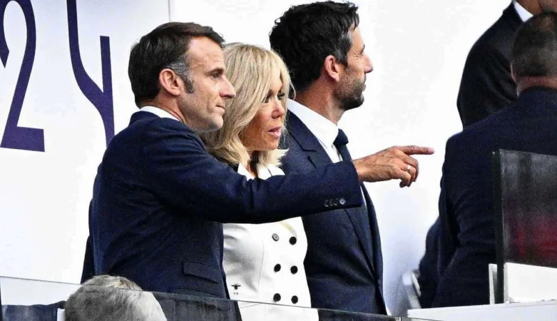 Macron89