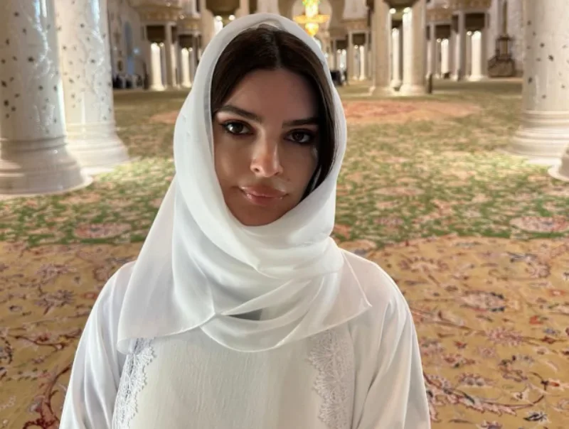 Emily Ratajkowski
