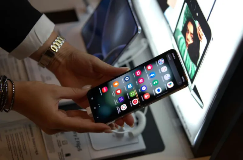 Telefoni 3