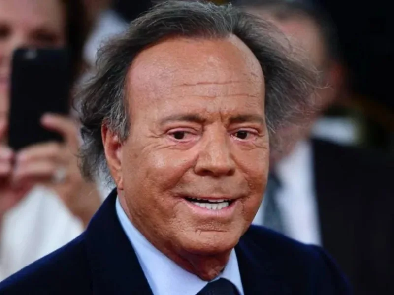 Julio iglesias was born in 1943 and his younger sister ruth v0 w8oal132c5pf1