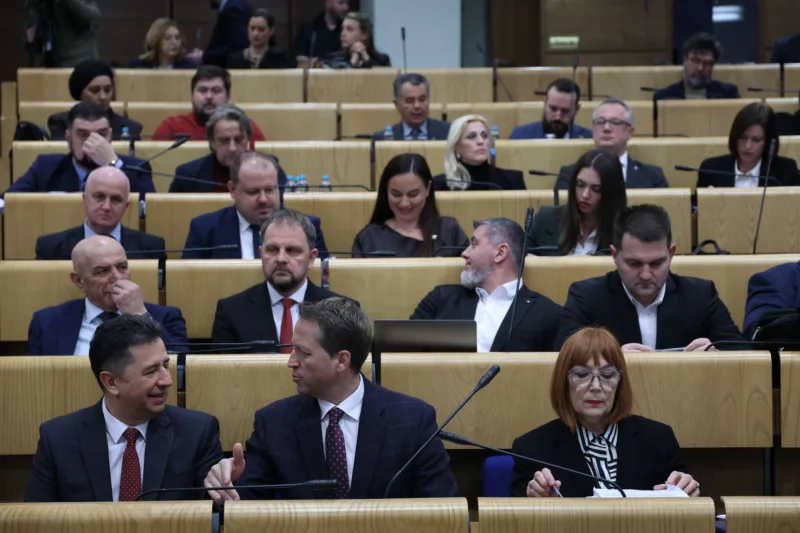Parlament nova
