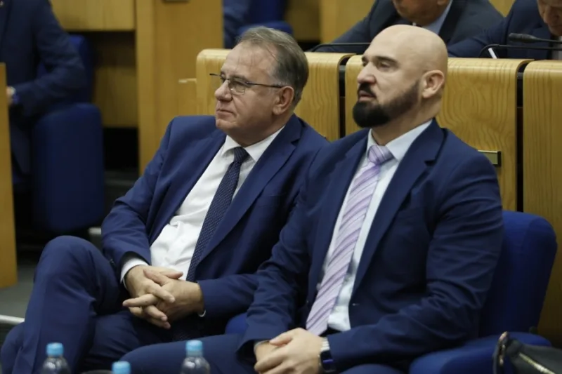Neka i ramo