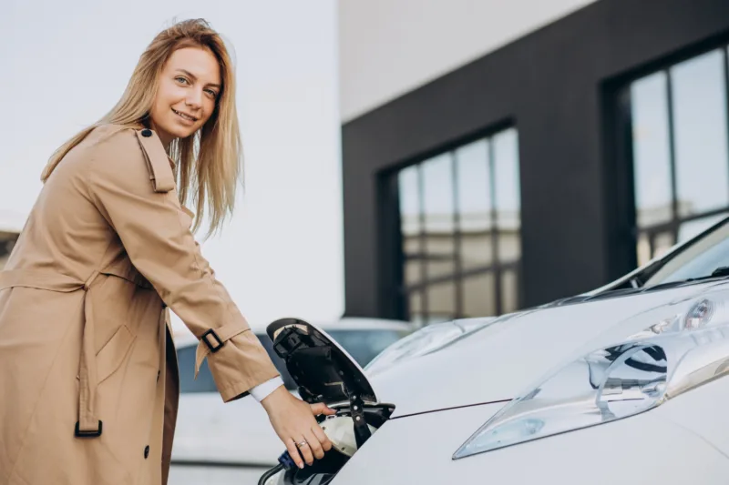 Elektricni automobil freepik