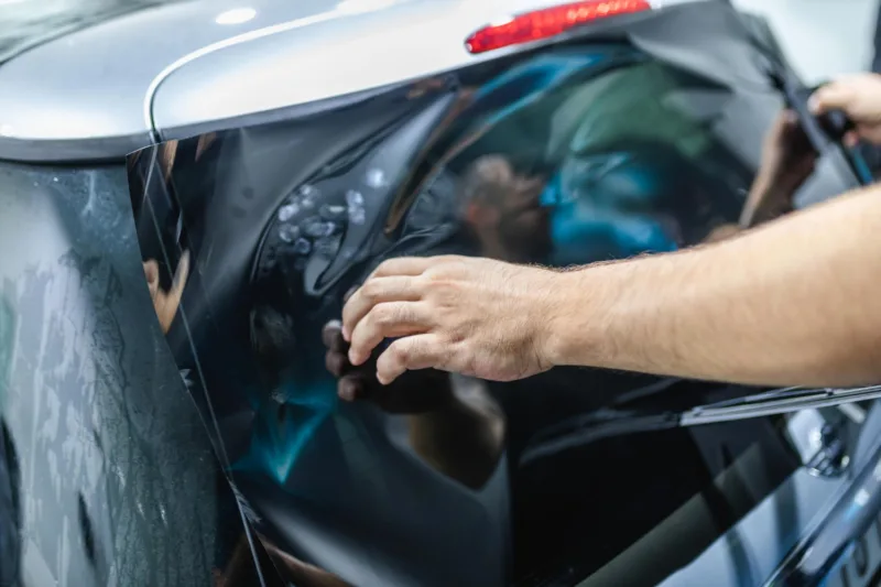 Zatamnjeno auto freepik