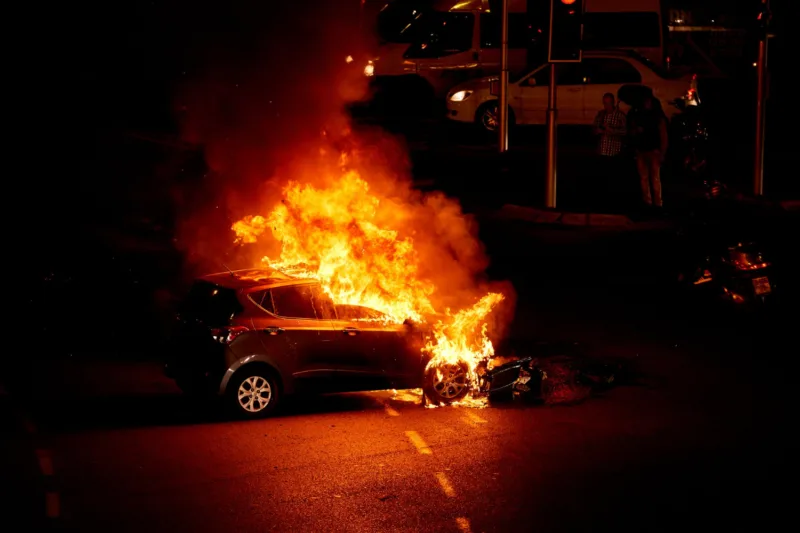 auto požar freepik
