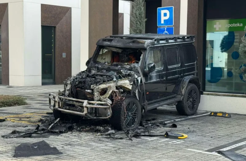 Auto baka presa zapaljeno