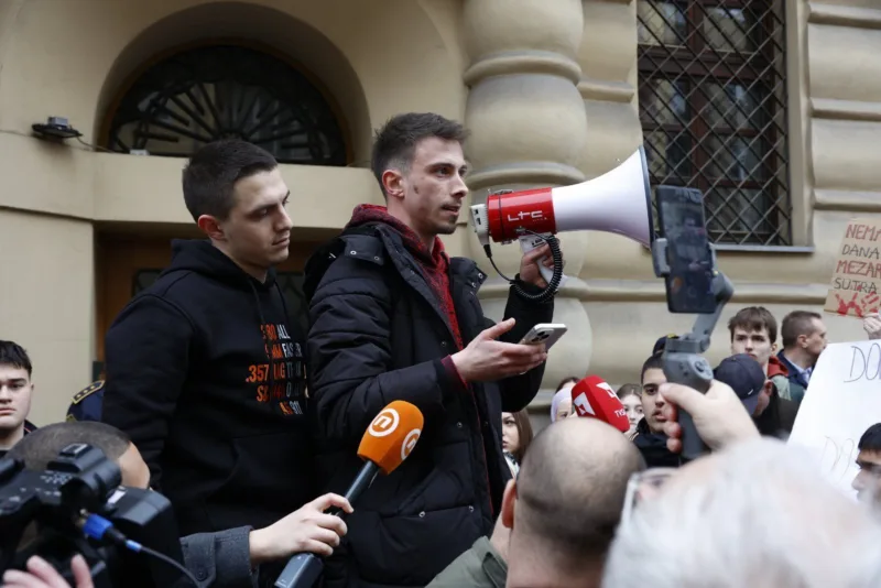 Protesti sarajevo cetvrti dan fena 3